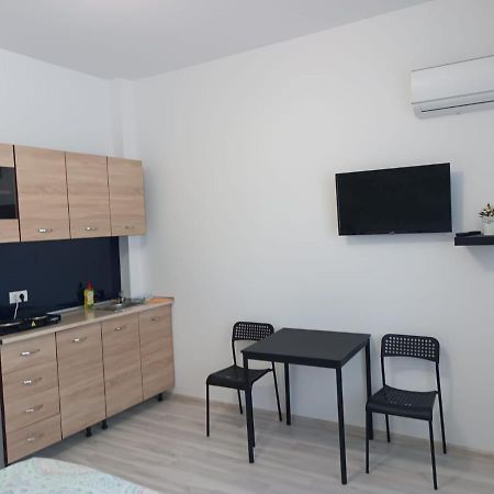 Central Comforts Apartments Bucarest Esterno foto